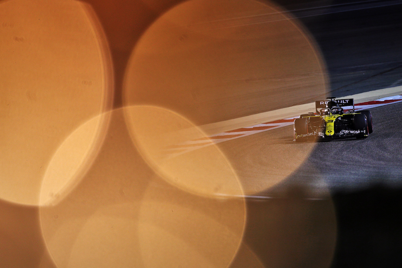 GP BAHRAIN, Daniel Ricciardo (AUS) Renault F1 Team RS20.
27.11.2020. Formula 1 World Championship, Rd 15, Bahrain Grand Prix, Sakhir, Bahrain, Practice Day
- www.xpbimages.com, EMail: requests@xpbimages.com © Copyright: Moy / XPB Images