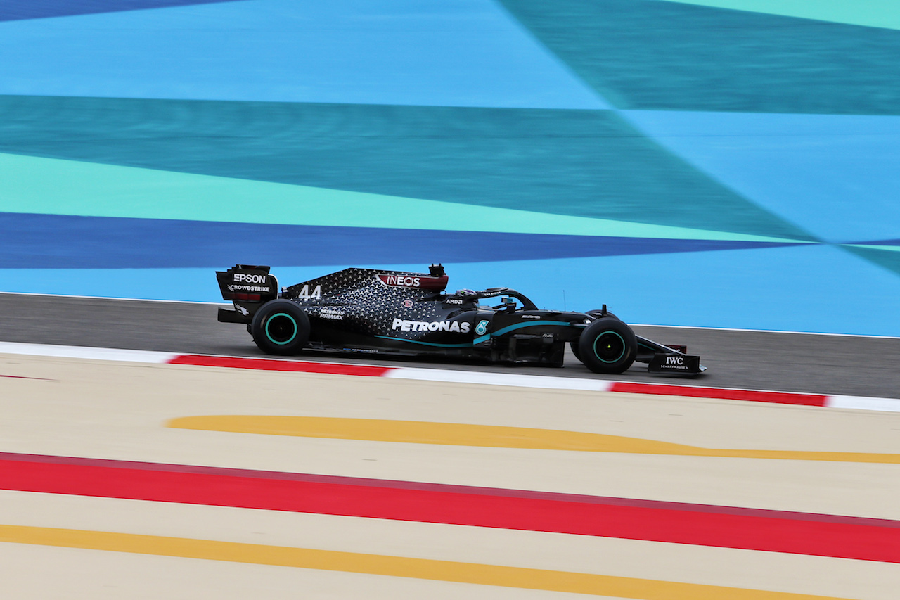 GP BAHRAIN, Lewis Hamilton (GBR) Mercedes AMG F1 W11.
27.11.2020. Formula 1 World Championship, Rd 15, Bahrain Grand Prix, Sakhir, Bahrain, Practice Day
- www.xpbimages.com, EMail: requests@xpbimages.com © Copyright: Batchelor / XPB Images