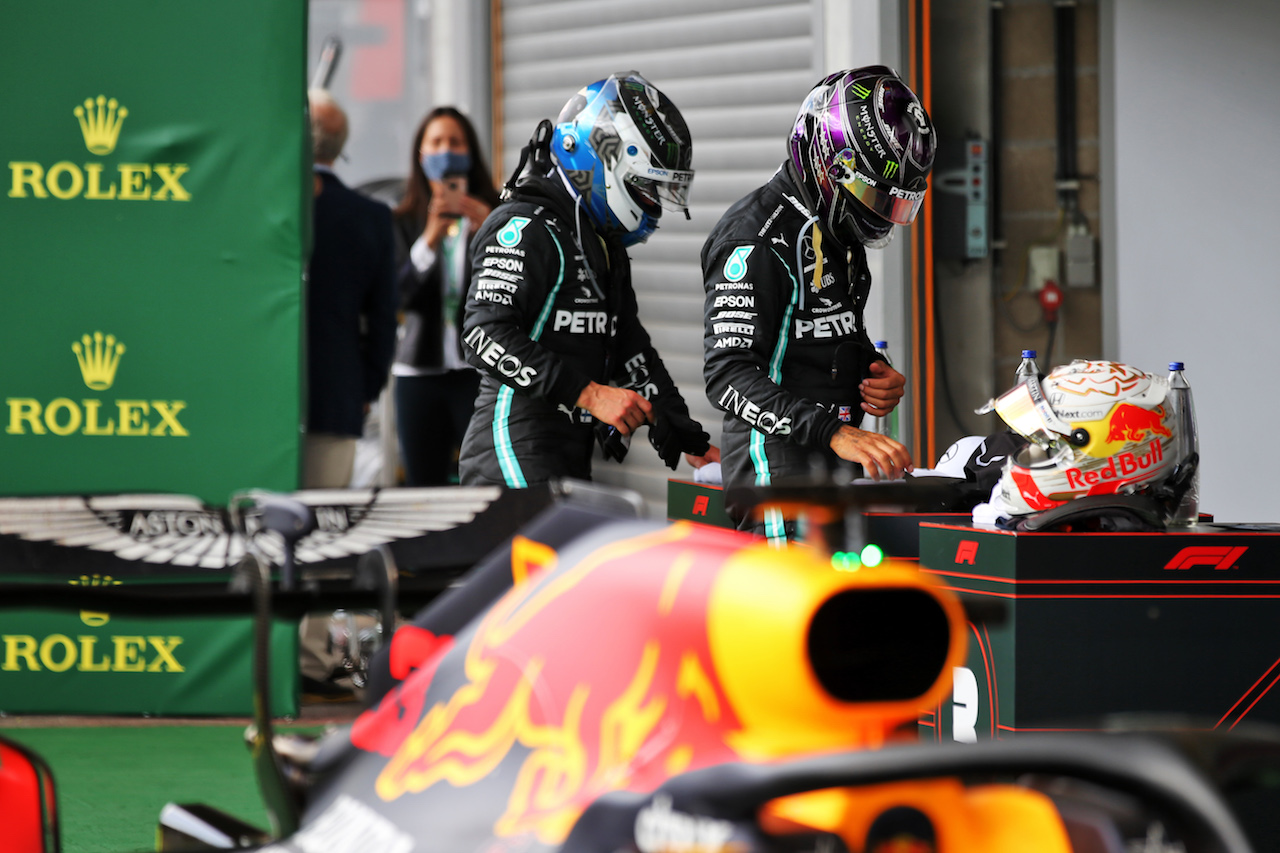 GP BELGIO, (L to R): Valtteri Bottas (FIN) Mercedes AMG F1 e vincitore Lewis Hamilton (GBR) Mercedes AMG F1 in parc ferme.
30.08.2020. Formula 1 World Championship, Rd 7, Belgian Grand Prix, Spa Francorchamps, Belgium, Gara Day.
- www.xpbimages.com, EMail: requests@xpbimages.com © Copyright: Batchelor / XPB Images