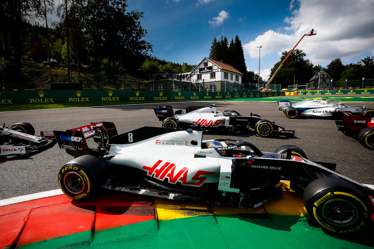 GP BELGIO, Romain Grosjean (FRA) Haas F1 Team VF-20 e Kevin Magnussen (DEN) Haas VF-20 at the partenza of the race.
30.08.2020. Formula 1 World Championship, Rd 7, Belgian Grand Prix, Spa Francorchamps, Belgium, Gara Day.
- www.xpbimages.com, EMail: requests@xpbimages.com - copy of publication required for printed pictures. Every used picture is fee-liable. © Copyright: FIA Pool Image for Editorial Use Only