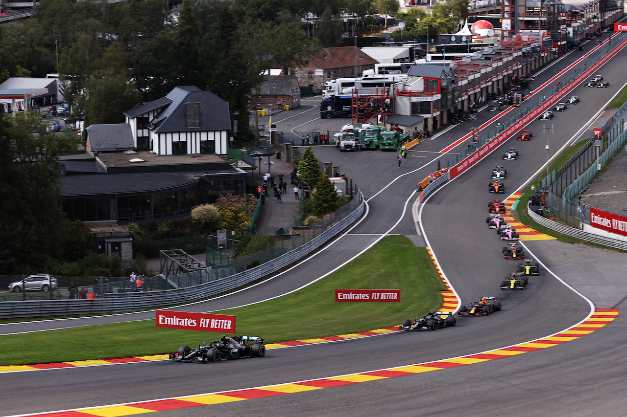GP BELGIO, Lewis Hamilton (GBR) Mercedes AMG F1 W11 davanti a at the partenza of the race.
30.08.2020. Formula 1 World Championship, Rd 7, Belgian Grand Prix, Spa Francorchamps, Belgium, Gara Day.
- www.xpbimages.com, EMail: requests@xpbimages.com - copy of publication required for printed pictures. Every used picture is fee-liable. © Copyright: FIA Pool Image for Editorial Use Only