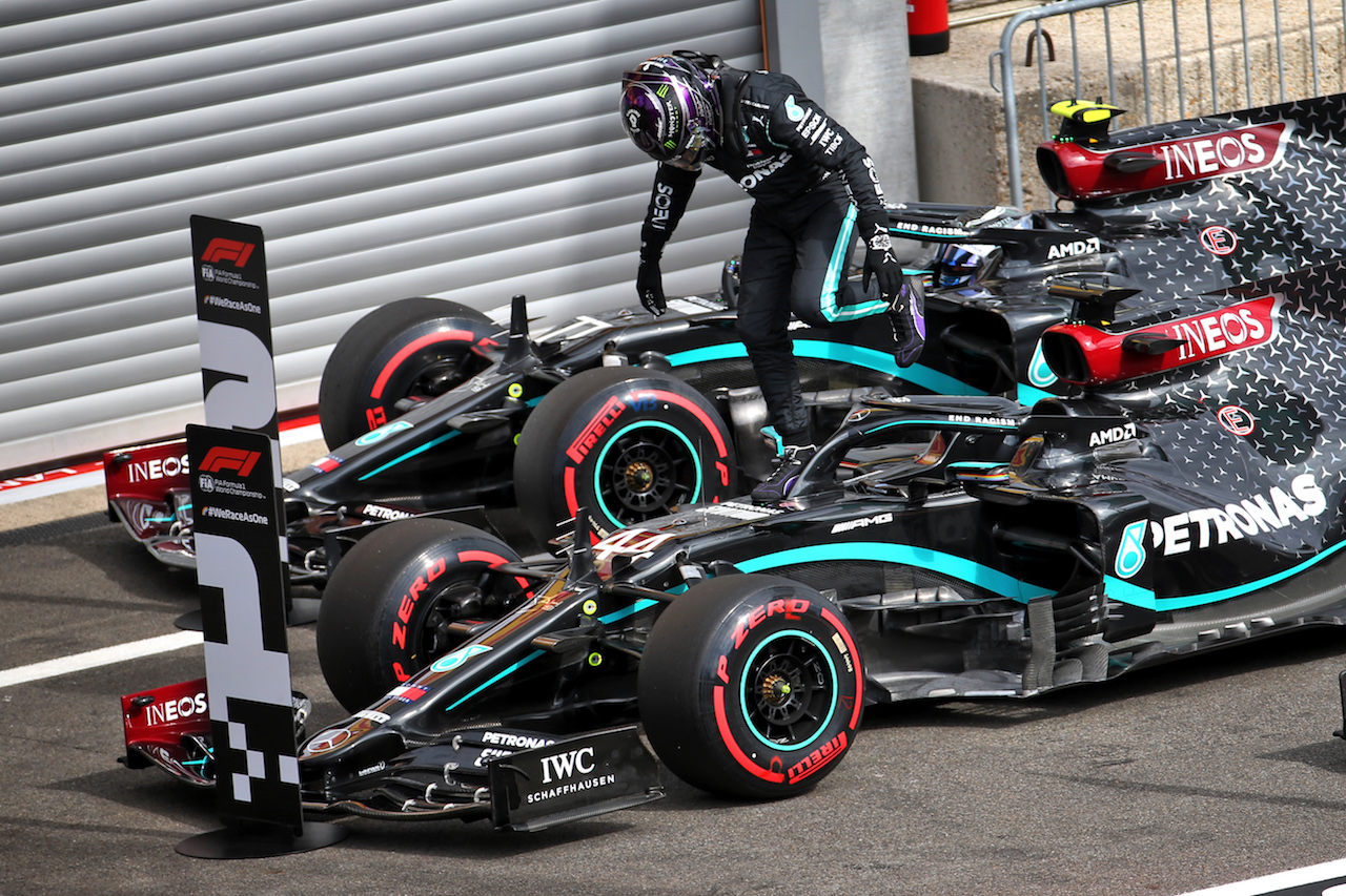 GP BELGIO, Pole sitter Lewis Hamilton (GBR) Mercedes AMG F1 W11 in parc ferme.
29.08.2020. Formula 1 World Championship, Rd 7, Belgian Grand Prix, Spa Francorchamps, Belgium, Qualifiche Day.
- www.xpbimages.com, EMail: requests@xpbimages.com © Copyright: Batchelor / XPB Images