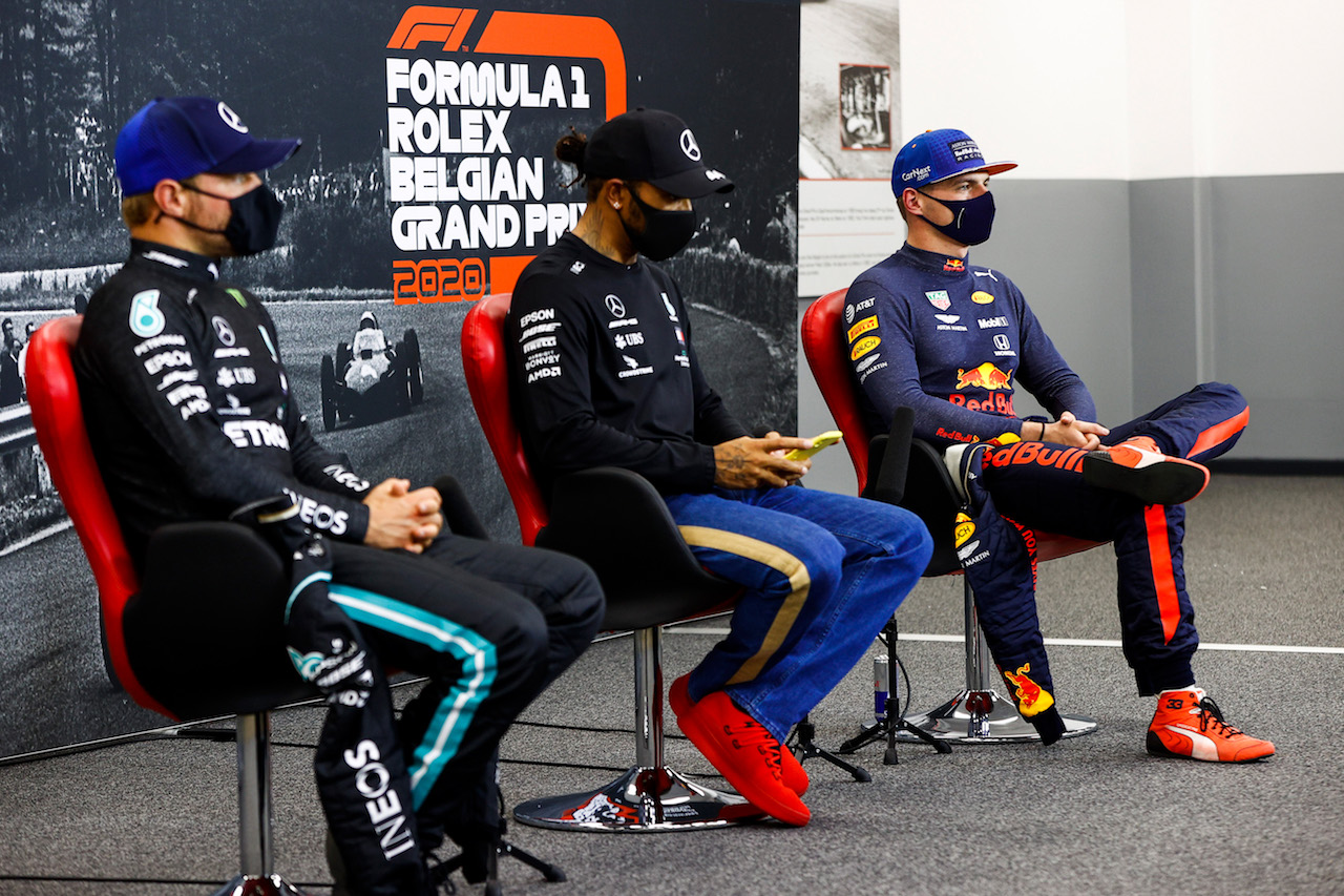 GP BELGIO, (L to R): Valtteri Bottas (FIN) Mercedes AMG F1; Lewis Hamilton (GBR) Mercedes AMG F1; Max Verstappen (NLD) Red Bull Racing, in the post qualifying FIA Press Conference.
29.08.2020. Formula 1 World Championship, Rd 7, Belgian Grand Prix, Spa Francorchamps, Belgium, Qualifiche Day.
- www.xpbimages.com, EMail: requests@xpbimages.com - copy of publication required for printed pictures. Every used picture is fee-liable. © Copyright: FIA Pool Image for Editorial Use Only