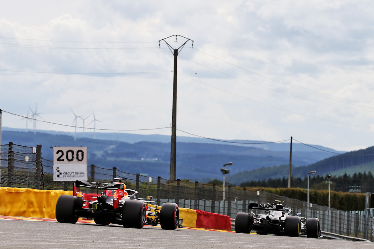 GP BELGIO, Max Verstappen (NLD) Red Bull Racing RB16 follows Valtteri Bottas (FIN) Mercedes AMG F1 W11.
28.08.2020. Formula 1 World Championship, Rd 7, Belgian Grand Prix, Spa Francorchamps, Belgium, Practice Day.
- www.xpbimages.com, EMail: requests@xpbimages.com © Copyright: Batchelor / XPB Images