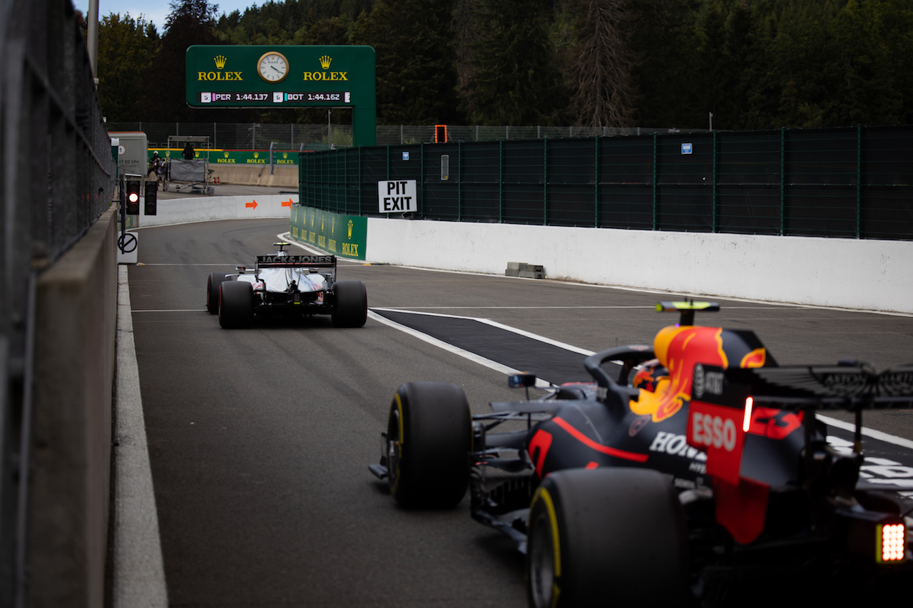 GP BELGIO, Kevin Magnussen (DEN) Haas VF-20 e Alexander Albon (THA) Red Bull Racing RB16.
28.08.2020. Formula 1 World Championship, Rd 7, Belgian Grand Prix, Spa Francorchamps, Belgium, Practice Day.
- www.xpbimages.com, EMail: requests@xpbimages.com © Copyright: Bearne / XPB Images