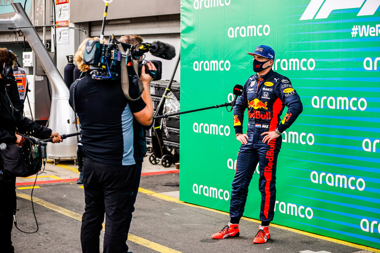 GP EIFEL, Max Verstappen (NLD) Red Bull Racing in parc ferme with David Coulthard (GBR) Channel 4 F1 Commentator.
11.10.2020. Formula 1 World Championship, Rd 11, Eifel Grand Prix, Nurbugring, Germany, Gara Day.
- www.xpbimages.com, EMail: requests@xpbimages.com © Copyright: FIA Pool Image for Editorial Use Only