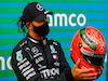 GP EIFEL, Gara winner Lewis Hamilton (GBR) Mercedes AMG F1 is presented with the helmet of Michael Schumacher (GER) in parc ferme after equalling the record for the number of F1 victories.
11.10.2020. Formula 1 World Championship, Rd 11, Eifel Grand Prix, Nurbugring, Germany, Gara Day.
- www.xpbimages.com, EMail: requests@xpbimages.com © Copyright: FIA Pool Image for Editorial Use Only