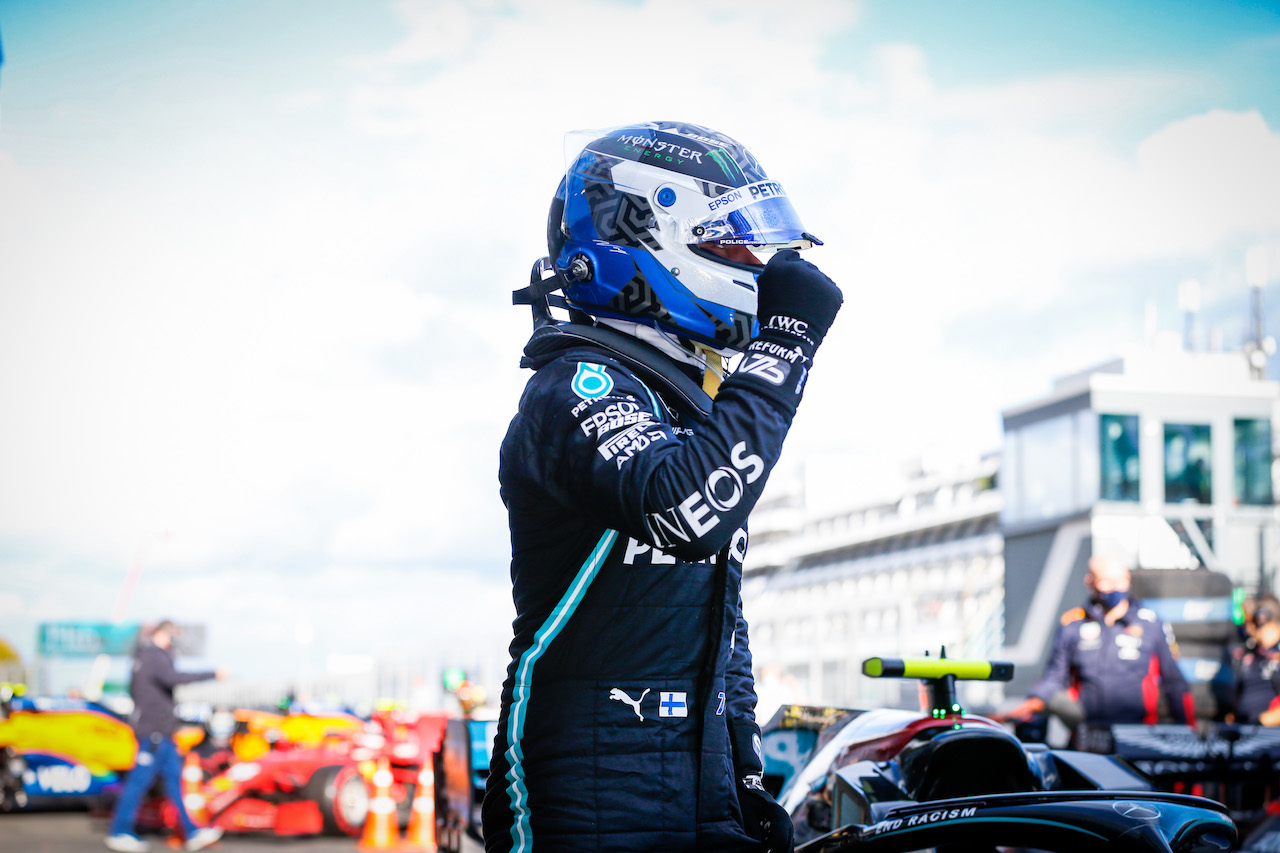 GP EIFEL, Valtteri Bottas (FIN) Mercedes AMG F1 W11 celebrates his pole position in qualifying parc ferme.
10.10.2020. Formula 1 World Championship, Rd 11, Eifel Grand Prix, Nurbugring, Germany, Qualifiche Day.
- www.xpbimages.com, EMail: requests@xpbimages.com © Copyright: FIA Pool Image for Editorial Use Only