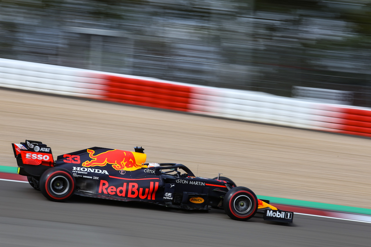 GP EIFEL, Max Verstappen (NLD), Red Bull Racing 
10.10.2020. Formula 1 World Championship, Rd 11, Eifel Grand Prix, Nurbugring, Germany, Qualifiche Day.
- www.xpbimages.com, EMail: requests@xpbimages.com ¬© Copyright: Charniaux / XPB Images