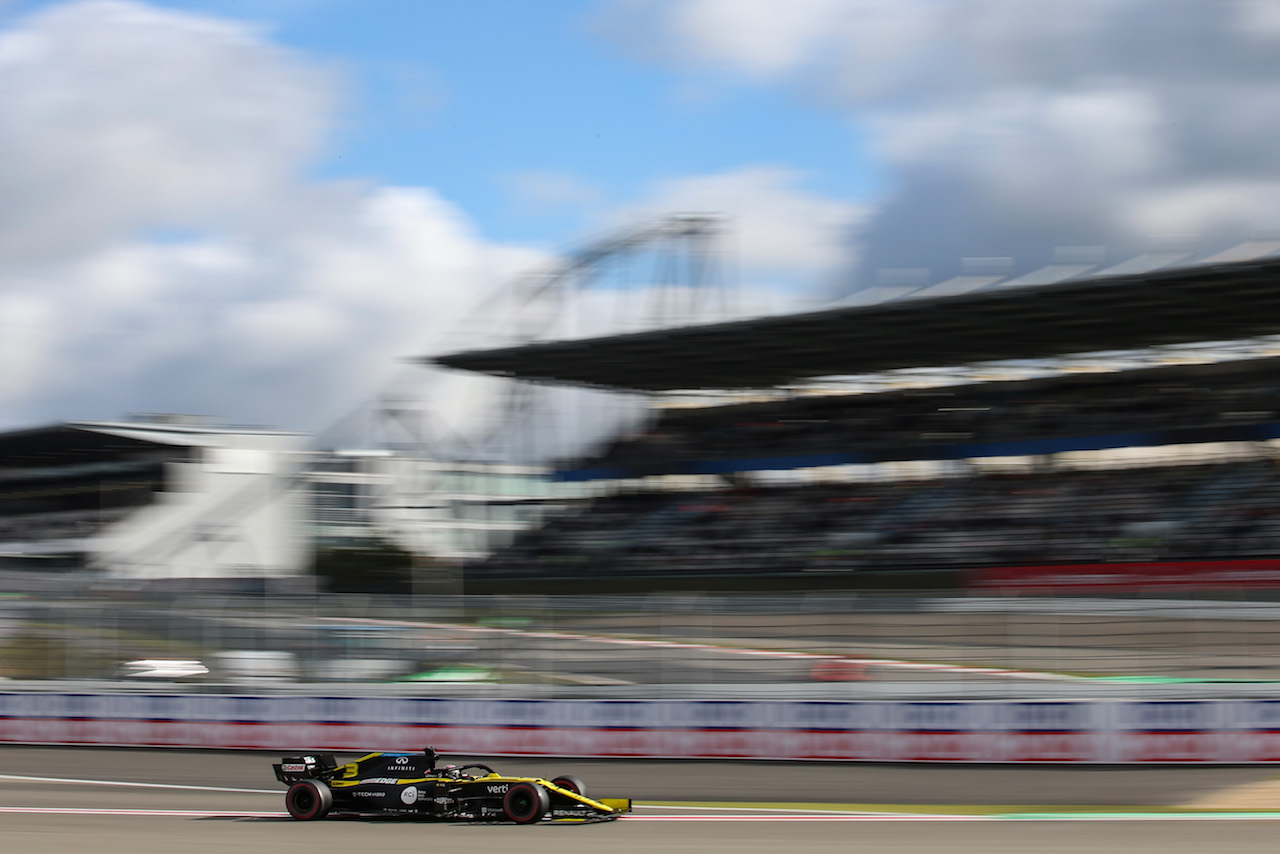 GP EIFEL, Daniel Ricciardo (AUS), Renault F1 Team 
10.10.2020. Formula 1 World Championship, Rd 11, Eifel Grand Prix, Nurbugring, Germany, Qualifiche Day.
- www.xpbimages.com, EMail: requests@xpbimages.com ¬© Copyright: Charniaux / XPB Images