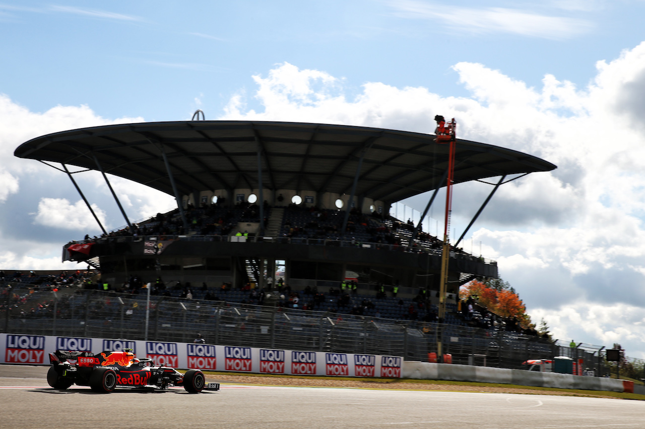 GP EIFEL, Alexander Albon (THA) Red Bull Racing RB16.
10.10.2020. Formula 1 World Championship, Rd 11, Eifel Grand Prix, Nurbugring, Germany, Qualifiche Day.
- www.xpbimages.com, EMail: requests@xpbimages.com © Copyright: Batchelor / XPB Images