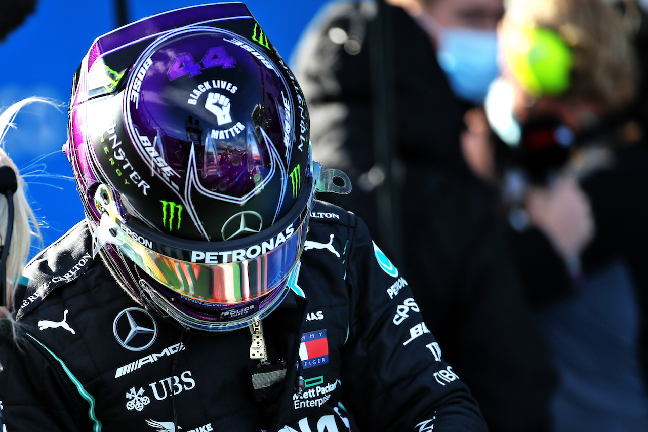 GP EIFEL, Lewis Hamilton (GBR) Mercedes AMG F1 in qualifying parc ferme.
10.10.2020. Formula 1 World Championship, Rd 11, Eifel Grand Prix, Nurbugring, Germany, Qualifiche Day.
- www.xpbimages.com, EMail: requests@xpbimages.com © Copyright: Batchelor / XPB Images