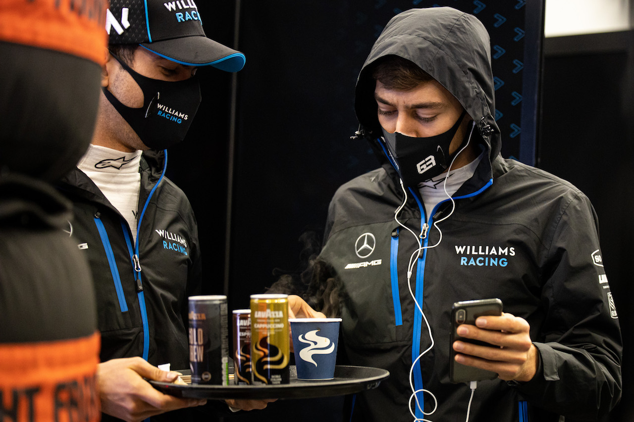 GP EIFEL, Nicholas Latifi (CDN) Williams Racing serves Lavazza Coffee to team mate George Russell (GBR) Williams Racing.
09.10.2020. Formula 1 World Championship, Rd 11, Eifel Grand Prix, Nurbugring, Germany, Practice Day.
- www.xpbimages.com, EMail: requests@xpbimages.com © Copyright: Bearne / XPB Images