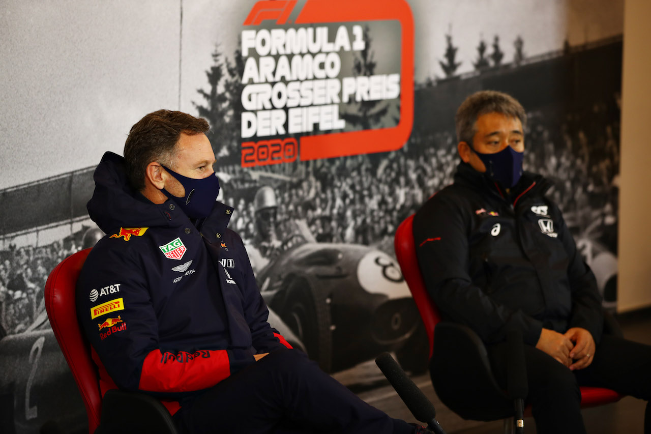 GP EIFEL, (L to R): Christian Horner (GBR) Red Bull Racing Team Principal e Masashi Yamamoto (JPN) Honda Racing F1 Managing Director in the FIA Press Conference.
09.10.2020. Formula 1 World Championship, Rd 11, Eifel Grand Prix, Nurbugring, Germany, Practice Day.
- www.xpbimages.com, EMail: requests@xpbimages.com © Copyright: FIA Pool Image for Editorial Use Only