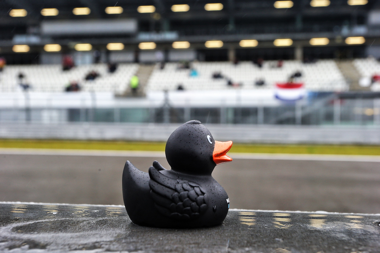 GP EIFEL, Williams Racing rubber duck in the pits.
09.10.2020. Formula 1 World Championship, Rd 11, Eifel Grand Prix, Nurbugring, Germany, Practice Day.
- www.xpbimages.com, EMail: requests@xpbimages.com © Copyright: Bearne / XPB Images