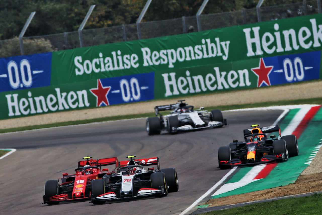 GP EMILIA ROMAGNA, Kevin Magnussen (DEN) Haas VF-20 e Charles Leclerc (MON) Ferrari SF1000 battle for position.
01.11.2020. Formula 1 World Championship, Rd 13, Emilia Romagna Grand Prix, Imola, Italy, Gara Day.
- www.xpbimages.com, EMail: requests@xpbimages.com © Copyright: Batchelor / XPB Images