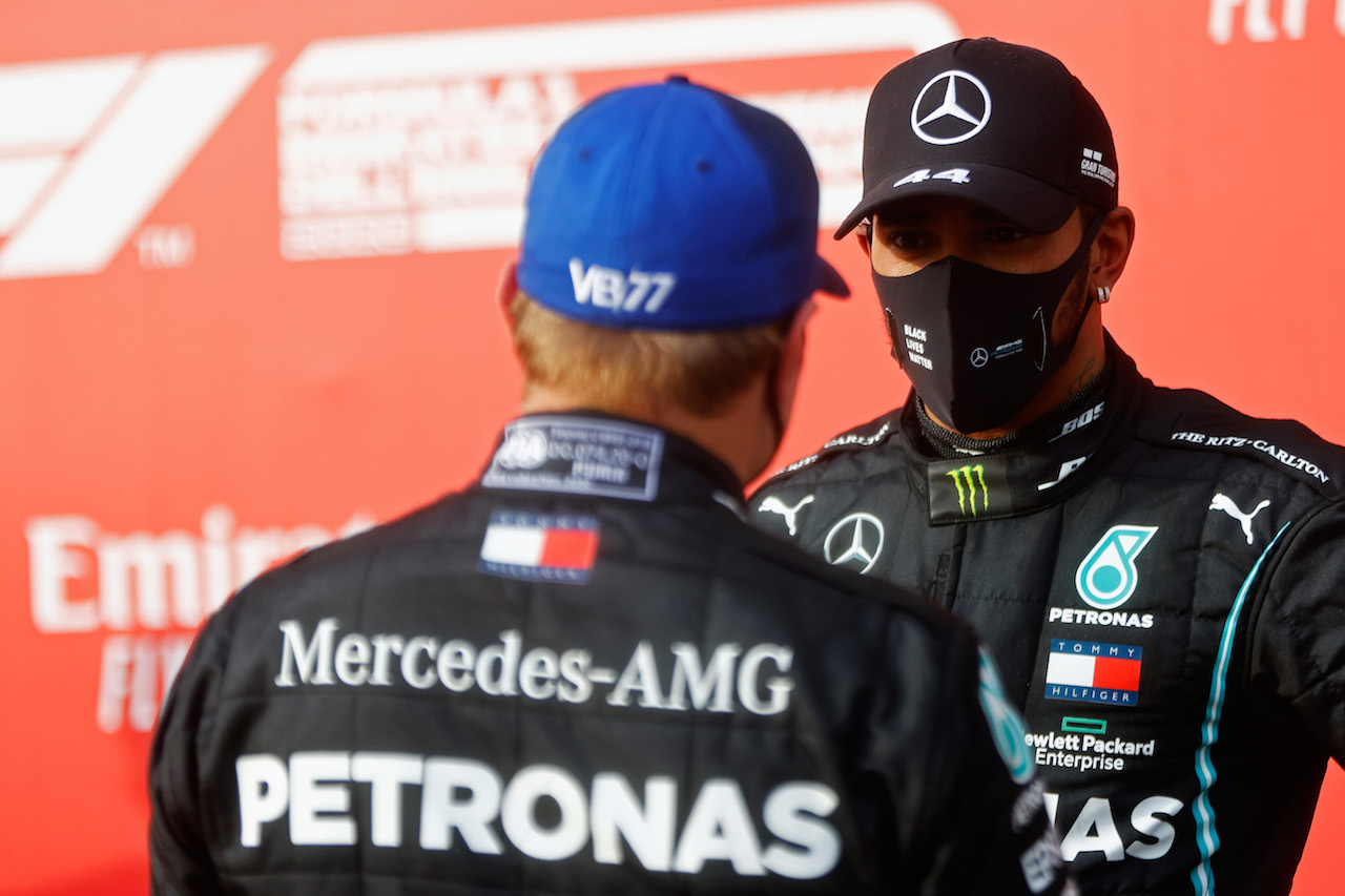 GP EMILIA ROMAGNA, Lewis Hamilton (GBR) Mercedes AMG F1 in parc ferme with team mate Valtteri Bottas (FIN) Mercedes AMG F1.
01.11.2020. Formula 1 World Championship, Rd 13, Emilia Romagna Grand Prix, Imola, Italy, Gara Day.
- www.xpbimages.com, EMail: requests@xpbimages.com © Copyright: FIA Pool Image for Editorial Use Only