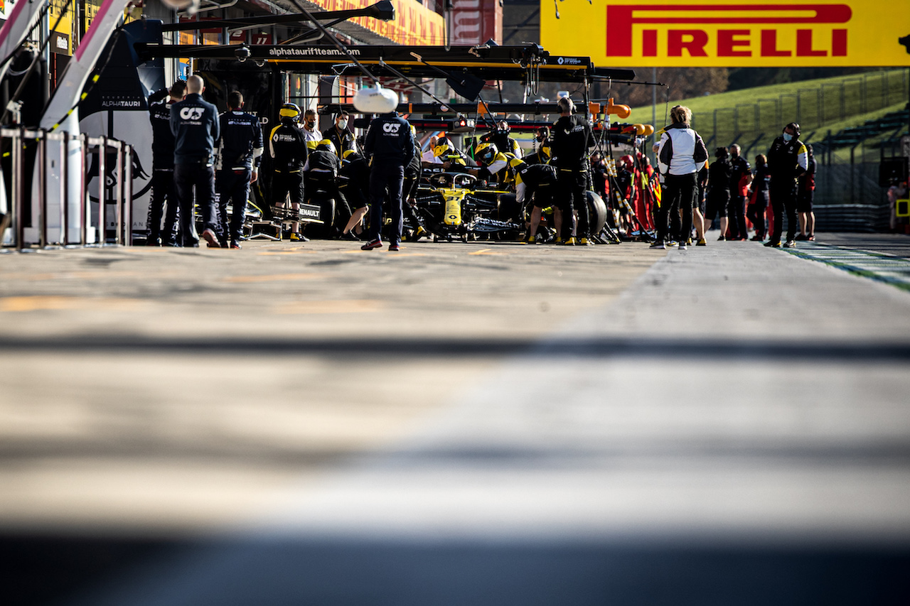 GP EMILIA ROMAGNA, Esteban Ocon (FRA) Renault F1 Team RS20.
31.10.2020. Formula 1 World Championship, Rd 13, Emilia Romagna Grand Prix, Imola, Italy, Qualifiche Day.
- www.xpbimages.com, EMail: requests@xpbimages.com © Copyright: Bearne / XPB Images
