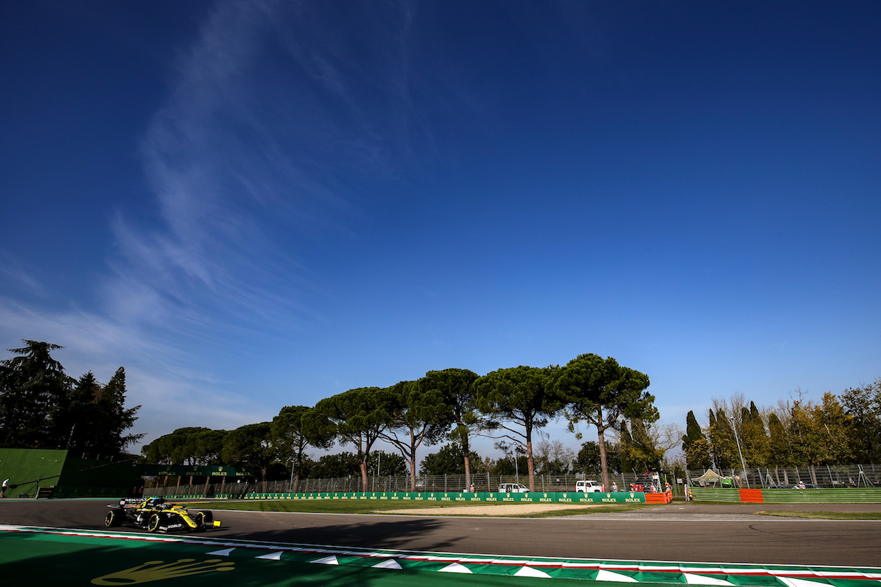 GP EMILIA ROMAGNA, Daniel Ricciardo (AUS), Renault F1 Team 
31.10.2020. Formula 1 World Championship, Rd 13, Emilia Romagna Grand Prix, Imola, Italy, Qualifiche Day.
- www.xpbimages.com, EMail: requests@xpbimages.com ¬© Copyright: Charniaux / XPB Images
