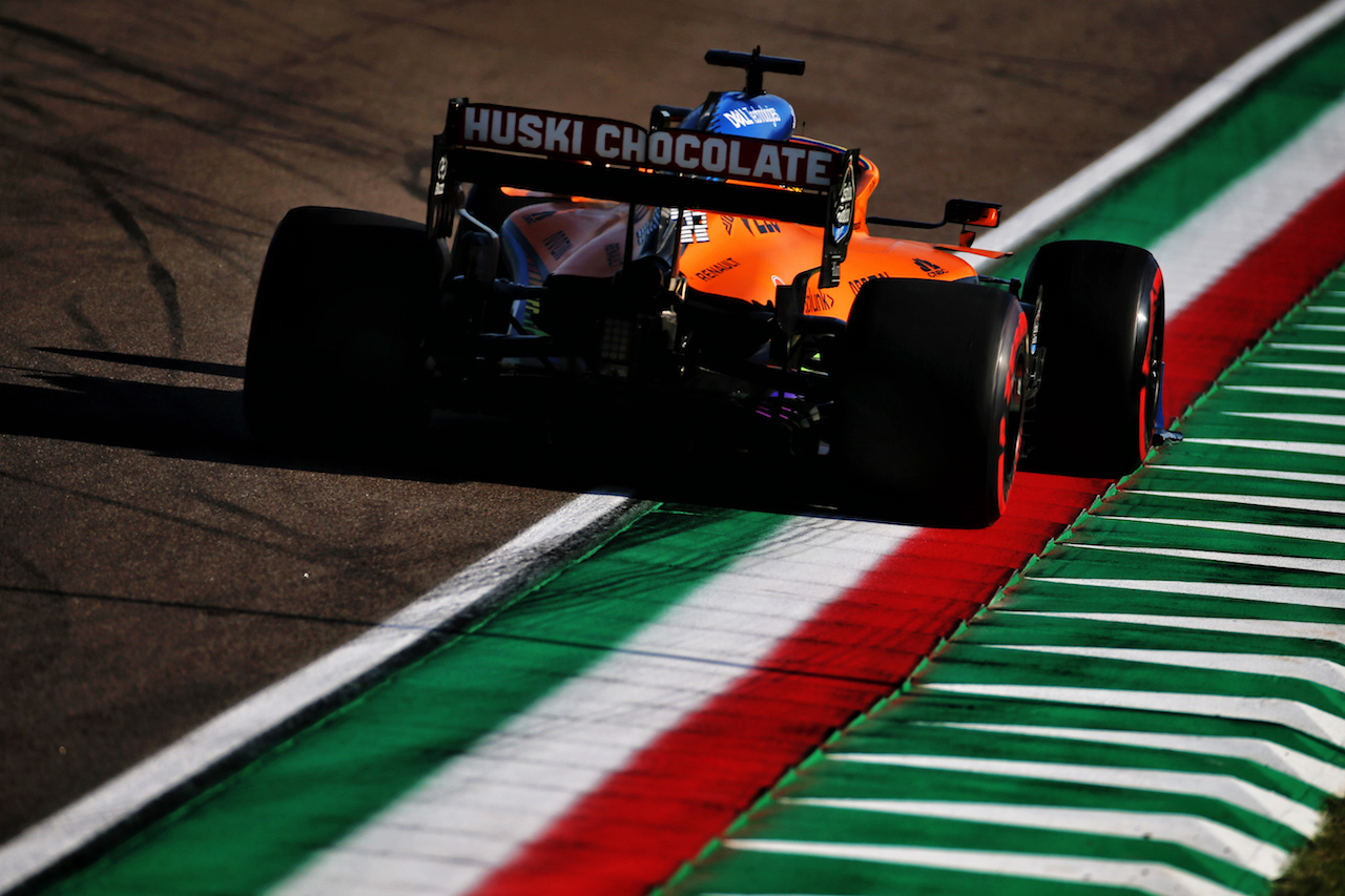 GP EMILIA ROMAGNA, Carlos Sainz Jr (ESP) McLaren MCL35.
31.10.2020. Formula 1 World Championship, Rd 13, Emilia Romagna Grand Prix, Imola, Italy, Qualifiche Day.
- www.xpbimages.com, EMail: requests@xpbimages.com © Copyright: Batchelor / XPB Images