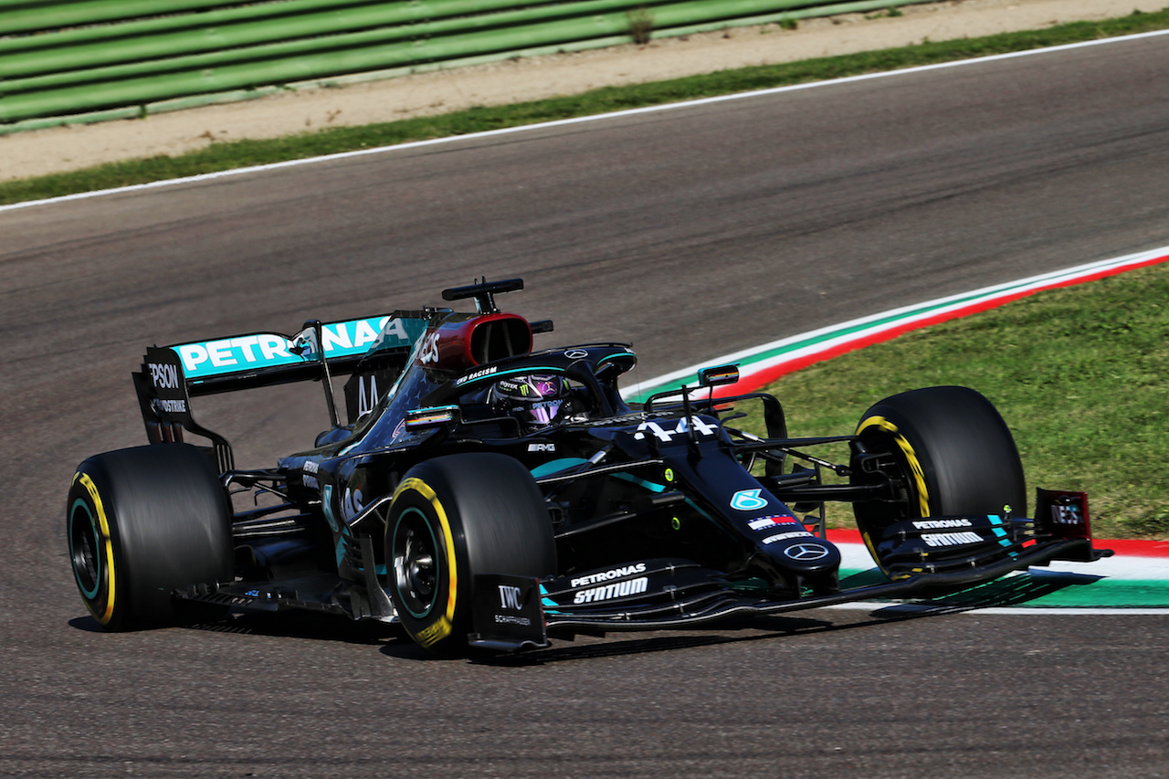 GP EMILIA ROMAGNA, Lewis Hamilton (GBR) Mercedes AMG F1 W11.
31.10.2020. Formula 1 World Championship, Rd 13, Emilia Romagna Grand Prix, Imola, Italy, Qualifiche Day.
- www.xpbimages.com, EMail: requests@xpbimages.com © Copyright: Batchelor / XPB Images