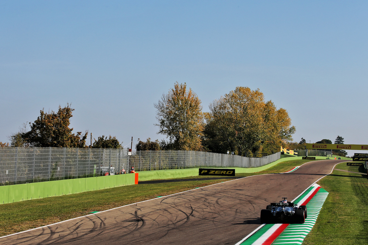 GP EMILIA ROMAGNA, Lewis Hamilton (GBR) Mercedes AMG F1 W11.
31.10.2020. Formula 1 World Championship, Rd 13, Emilia Romagna Grand Prix, Imola, Italy, Qualifiche Day.
- www.xpbimages.com, EMail: requests@xpbimages.com © Copyright: Batchelor / XPB Images