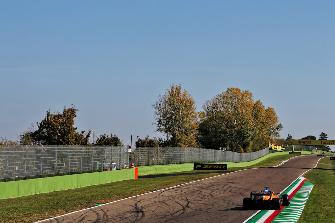 GP EMILIA ROMAGNA, Carlos Sainz Jr (ESP) McLaren MCL35.
31.10.2020. Formula 1 World Championship, Rd 13, Emilia Romagna Grand Prix, Imola, Italy, Qualifiche Day.
- www.xpbimages.com, EMail: requests@xpbimages.com © Copyright: Batchelor / XPB Images