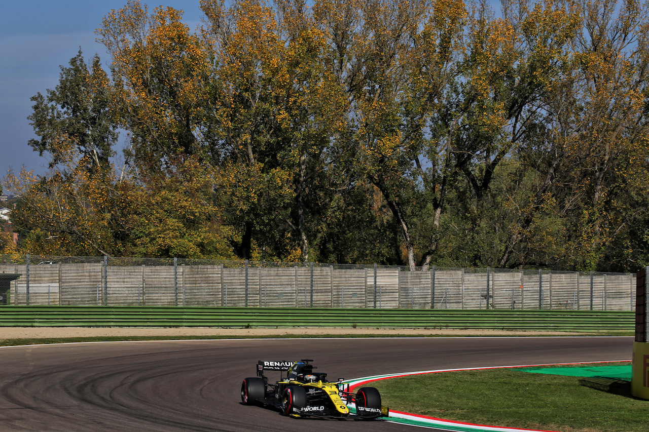 GP EMILIA ROMAGNA, Daniel Ricciardo (AUS) Renault F1 Team RS20.
31.10.2020. Formula 1 World Championship, Rd 13, Emilia Romagna Grand Prix, Imola, Italy, Qualifiche Day.
- www.xpbimages.com, EMail: requests@xpbimages.com © Copyright: Batchelor / XPB Images