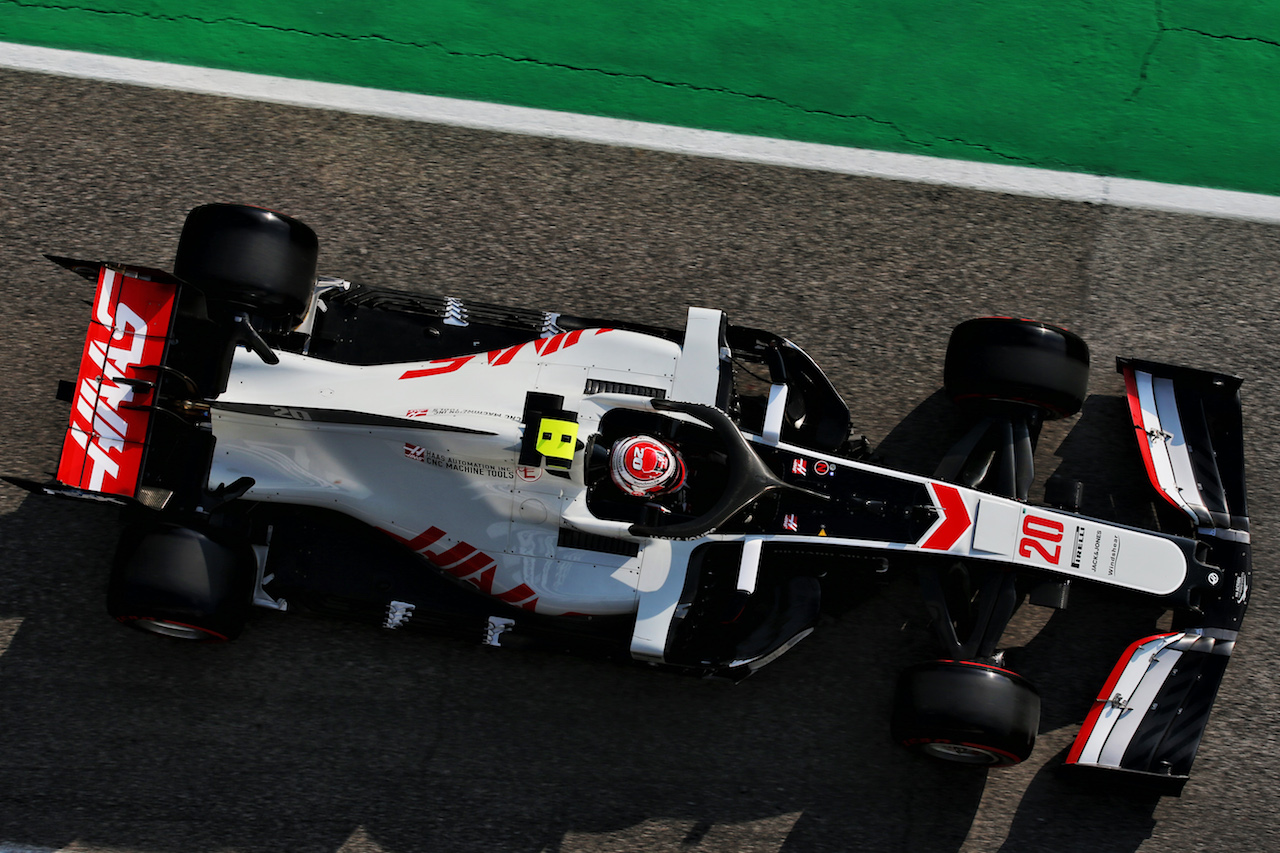 GP EMILIA ROMAGNA, Kevin Magnussen (DEN) Haas VF-20.
31.10.2020. Formula 1 World Championship, Rd 13, Emilia Romagna Grand Prix, Imola, Italy, Qualifiche Day.
- www.xpbimages.com, EMail: requests@xpbimages.com © Copyright: Batchelor / XPB Images