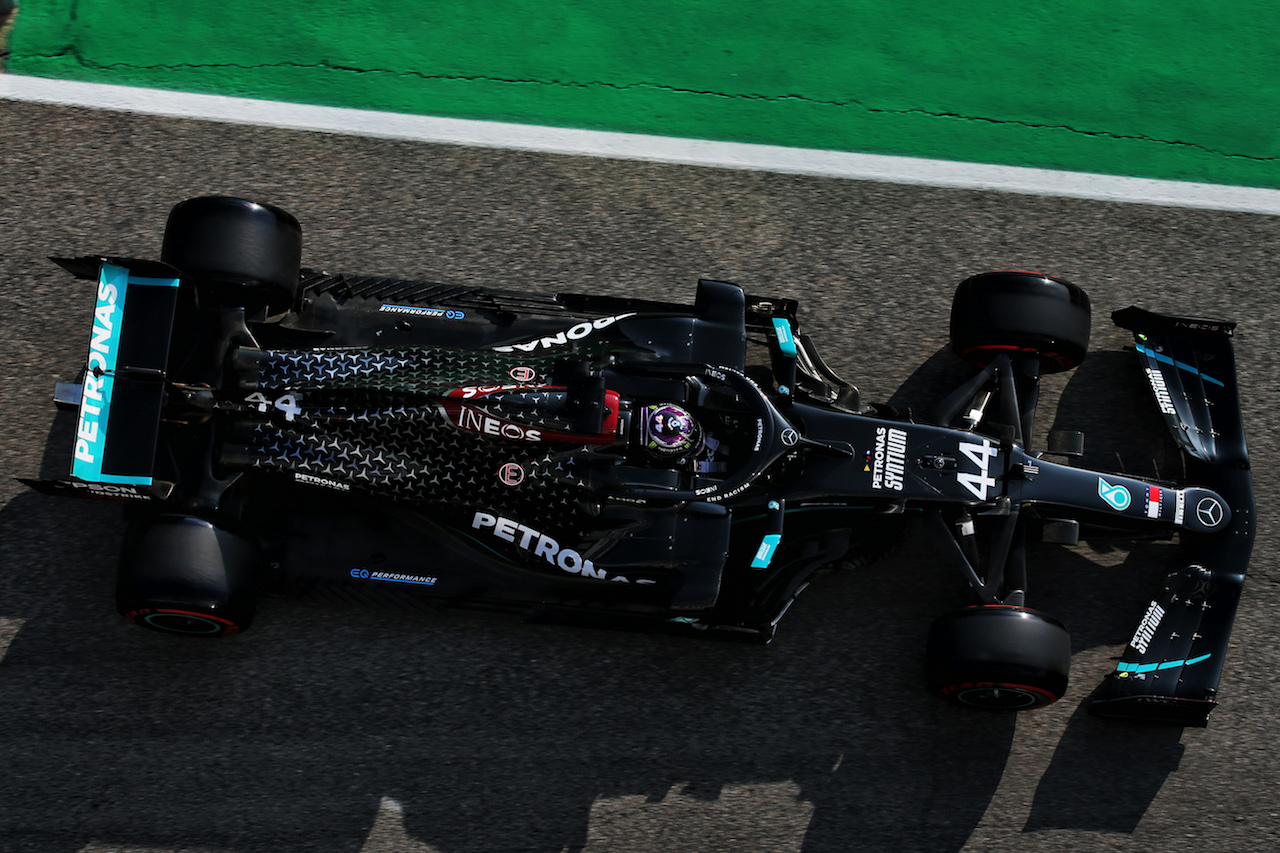 GP EMILIA ROMAGNA, Lewis Hamilton (GBR) Mercedes AMG F1 W11.
31.10.2020. Formula 1 World Championship, Rd 13, Emilia Romagna Grand Prix, Imola, Italy, Qualifiche Day.
- www.xpbimages.com, EMail: requests@xpbimages.com © Copyright: Batchelor / XPB Images
