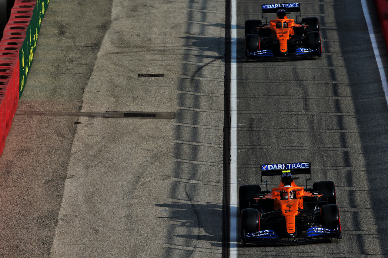 GP EMILIA ROMAGNA, Lando Norris (GBR) McLaren MCL35 e Carlos Sainz Jr (ESP) McLaren MCL35.
31.10.2020. Formula 1 World Championship, Rd 13, Emilia Romagna Grand Prix, Imola, Italy, Qualifiche Day.
- www.xpbimages.com, EMail: requests@xpbimages.com © Copyright: Batchelor / XPB Images