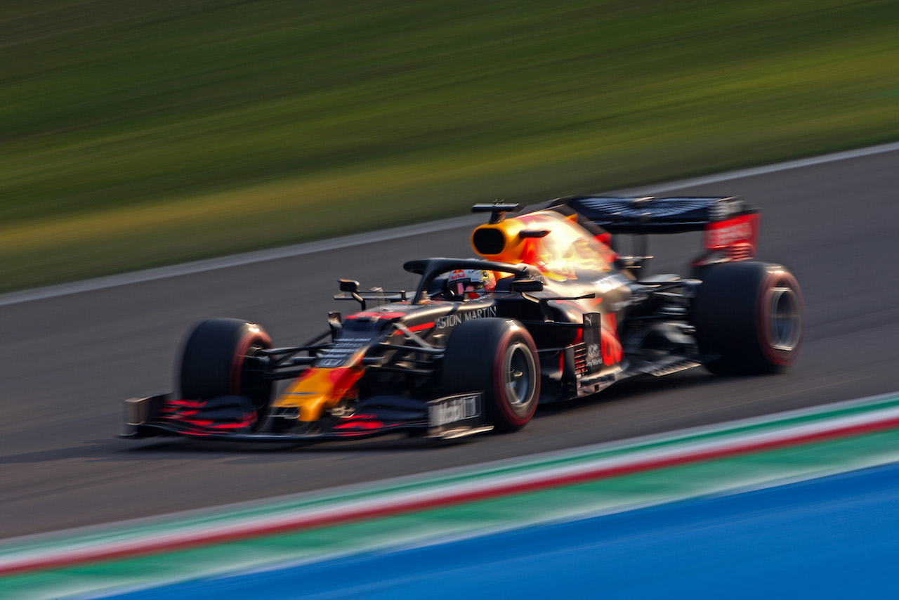 GP EMILIA ROMAGNA, Max Verstappen (NLD), Red Bull Racing 
31.10.2020. Formula 1 World Championship, Rd 13, Emilia Romagna Grand Prix, Imola, Italy, Qualifiche Day.
- www.xpbimages.com, EMail: requests@xpbimages.com ¬© Copyright: Charniaux / XPB Images