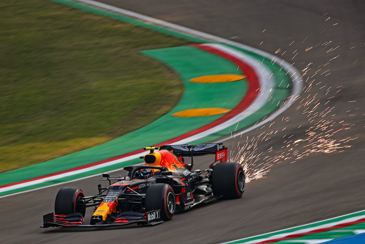 GP EMILIA ROMAGNA, Alexander Albon (THA), Red Bull Racing 
31.10.2020. Formula 1 World Championship, Rd 13, Emilia Romagna Grand Prix, Imola, Italy, Qualifiche Day.
- www.xpbimages.com, EMail: requests@xpbimages.com ¬© Copyright: Charniaux / XPB Images