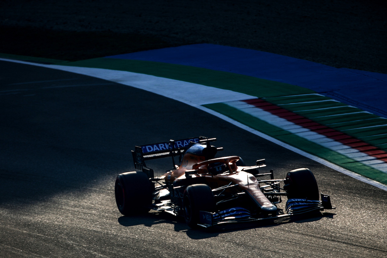 GP EMILIA ROMAGNA, Carlos Sainz Jr (ESP), McLaren F1 Team 
31.10.2020. Formula 1 World Championship, Rd 13, Emilia Romagna Grand Prix, Imola, Italy, Qualifiche Day.
- www.xpbimages.com, EMail: requests@xpbimages.com ¬© Copyright: Charniaux / XPB Images