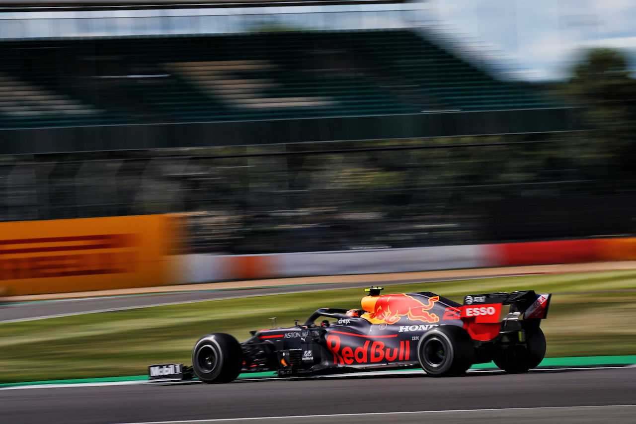 GP GRAN BRETAGNA, Alexander Albon (THA) Red Bull Racing RB16.                               
02.08.2020. Formula 1 World Championship, Rd 4, British Grand Prix, Silverstone, England, Gara Day.
- www.xpbimages.com, EMail: requests@xpbimages.com © Copyright: Dungan / XPB Images