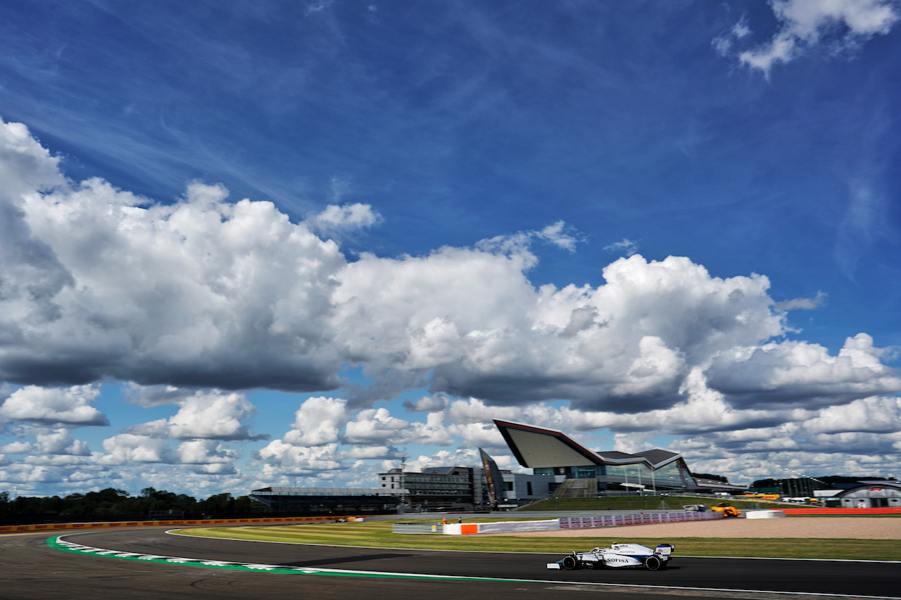 GP GRAN BRETAGNA, Nicholas Latifi (CDN) Williams Racing FW43.                               
02.08.2020. Formula 1 World Championship, Rd 4, British Grand Prix, Silverstone, England, Gara Day.
- www.xpbimages.com, EMail: requests@xpbimages.com © Copyright: Dungan / XPB Images