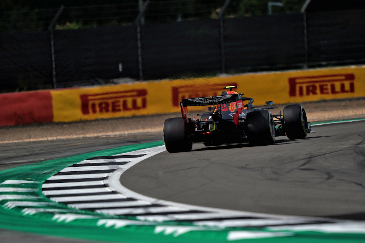 GP GRAN BRETAGNA, Alexander Albon (THA) Red Bull Racing RB16.                               
02.08.2020. Formula 1 World Championship, Rd 4, British Grand Prix, Silverstone, England, Gara Day.
- www.xpbimages.com, EMail: requests@xpbimages.com © Copyright: Dungan / XPB Images