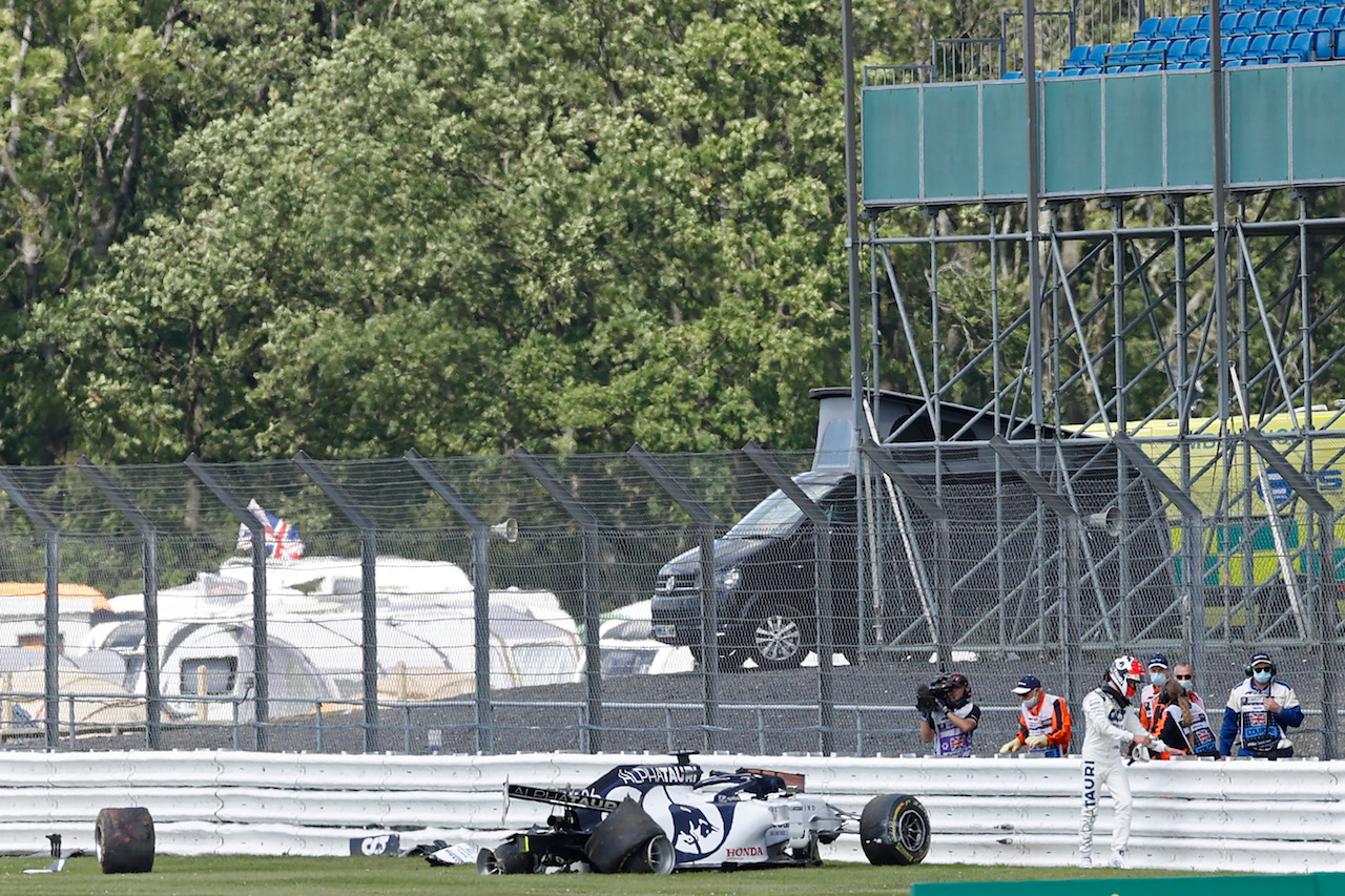 GP GRAN BRETAGNA, of Daniil Kvyat (RUS) AlphaTauri AT01 after he crashed out of the race.
02.08.2020. Formula 1 World Championship, Rd 4, British Grand Prix, Silverstone, England, Gara Day.
- www.xpbimages.com, EMail: requests@xpbimages.com - copy of publication required for printed pictures. Every used picture is fee-liable. © Copyright: FIA Pool Image for Editorial Use Only