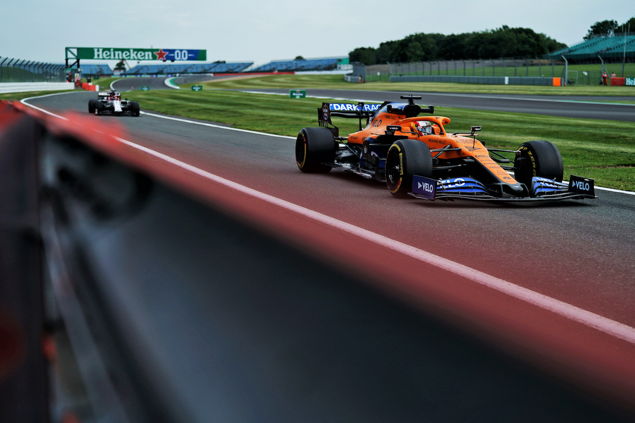 GP GRAN BRETAGNA, Carlos Sainz Jr (ESP) McLaren MCL35.                               
31.07.2020. Formula 1 World Championship, Rd 4, British Grand Prix, Silverstone, England, Practice Day.
- www.xpbimages.com, EMail: requests@xpbimages.com © Copyright: Dungan / XPB Images