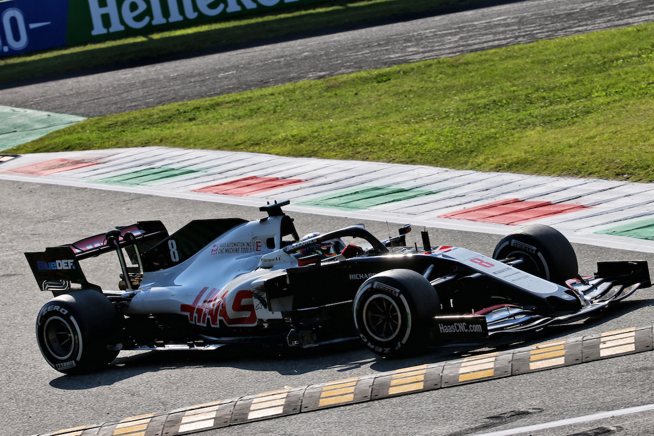 GP ITALIA, Romain Grosjean (FRA) Haas F1 Team VF-20 runs wide.
06.09.2020. Formula 1 World Championship, Rd 8, Italian Grand Prix, Monza, Italy, Gara Day.
- www.xpbimages.com, EMail: requests@xpbimages.com © Copyright: Batchelor / XPB Images