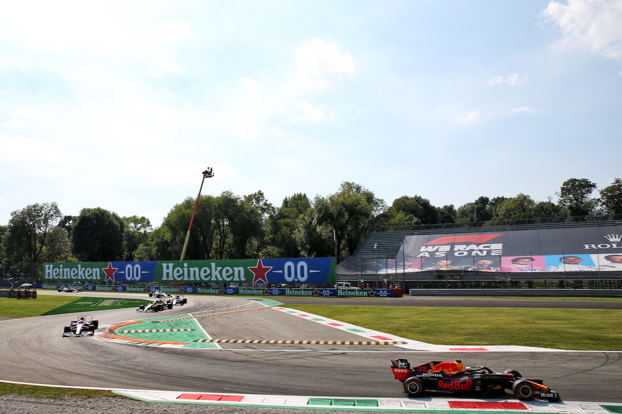 GP ITALIA, Max Verstappen (NLD) Red Bull Racing RB16.
06.09.2020. Formula 1 World Championship, Rd 8, Italian Grand Prix, Monza, Italy, Gara Day.
- www.xpbimages.com, EMail: requests@xpbimages.com © Copyright: Batchelor / XPB Images