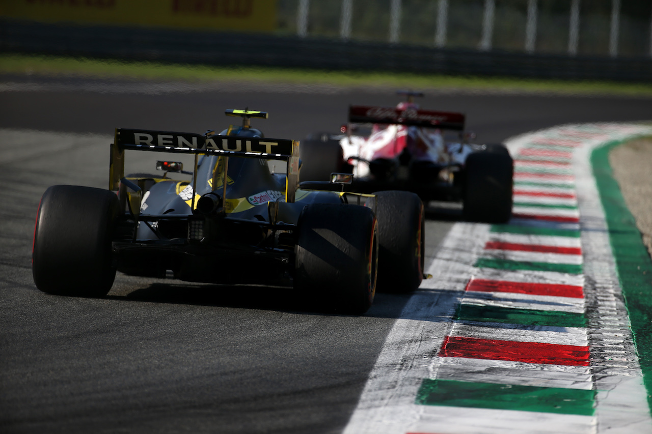 GP ITALIA, Esteban Ocon (FRA) Renault F1 Team RS20.
06.09.2020. Formula 1 World Championship, Rd 8, Italian Grand Prix, Monza, Italy, Gara Day.
- www.xpbimages.com, EMail: requests@xpbimages.com - copy of publication required for printed pictures. Every used picture is fee-liable. ¬© Copyright: Batchelor / XPB Images