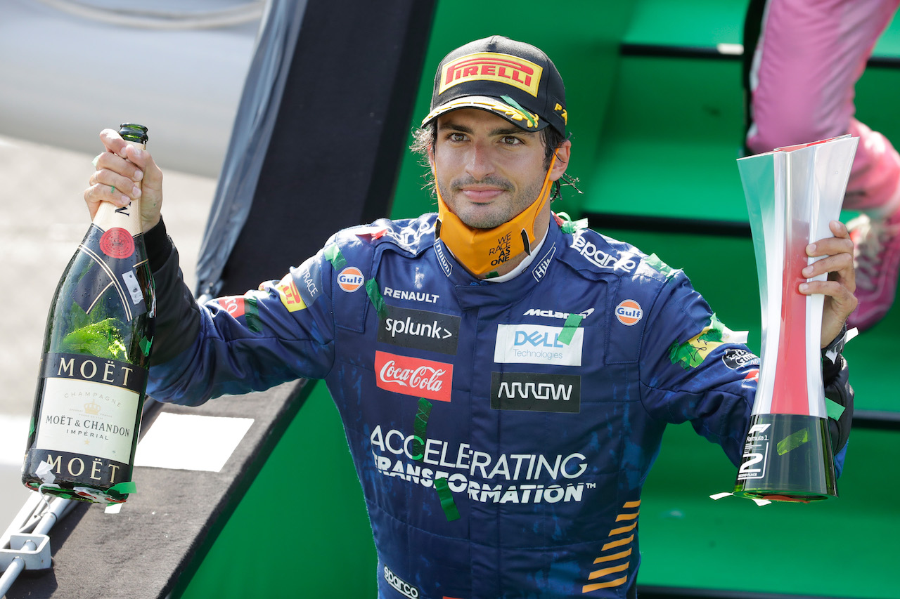 GP ITALIA, Carlos Sainz Jr (ESP) McLaren celebrates his second position on the podium.
06.09.2020. Formula 1 World Championship, Rd 8, Italian Grand Prix, Monza, Italy, Gara Day.
- www.xpbimages.com, EMail: requests@xpbimages.com - copy of publication required for printed pictures. Every used picture is fee-liable. © Copyright: FIA Pool Image for Editorial Use Only