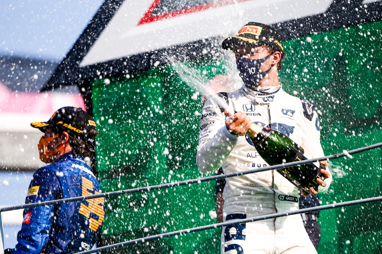 GP ITALIA, Gara winner Pierre Gasly (FRA) AlphaTauri celebrates on the podium.
06.09.2020. Formula 1 World Championship, Rd 8, Italian Grand Prix, Monza, Italy, Gara Day.
- www.xpbimages.com, EMail: requests@xpbimages.com - copy of publication required for printed pictures. Every used picture is fee-liable. © Copyright: FIA Pool Image for Editorial Use Only