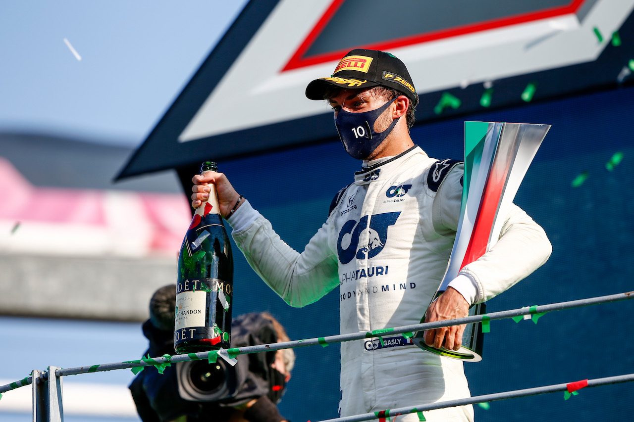 GP ITALIA, Gara winner Pierre Gasly (FRA) AlphaTauri celebrates on the podium.
06.09.2020. Formula 1 World Championship, Rd 8, Italian Grand Prix, Monza, Italy, Gara Day.
- www.xpbimages.com, EMail: requests@xpbimages.com - copy of publication required for printed pictures. Every used picture is fee-liable. © Copyright: FIA Pool Image for Editorial Use Only