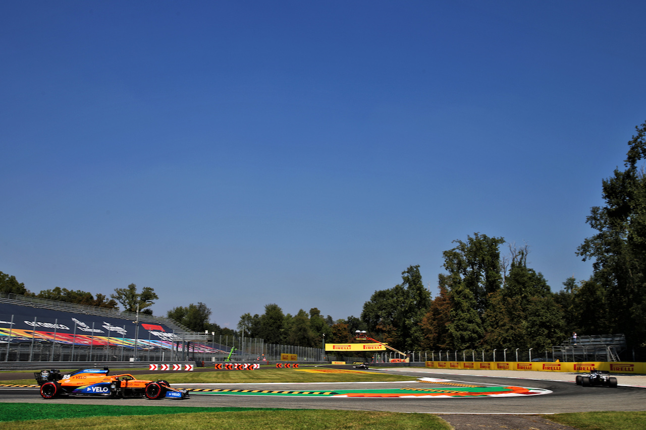GP ITALIA, Carlos Sainz Jr (ESP) McLaren MCL35.
05.09.2020. Formula 1 World Championship, Rd 8, Italian Grand Prix, Monza, Italy, Qualifiche Day.
- www.xpbimages.com, EMail: requests@xpbimages.com © Copyright: Batchelor / XPB Images