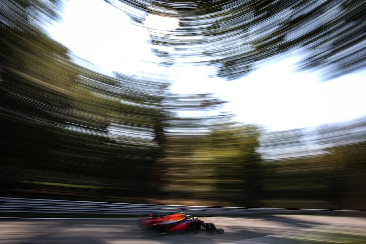 GP ITALIA, Alexander Albon (THA), Red Bull Racing 
05.09.2020. Formula 1 World Championship, Rd 8, Italian Grand Prix, Monza, Italy, Qualifiche Day.
- www.xpbimages.com, EMail: requests@xpbimages.com - copy of publication required for printed pictures. Every used picture is fee-liable. ¬© Copyright: Charniaux / XPB Images