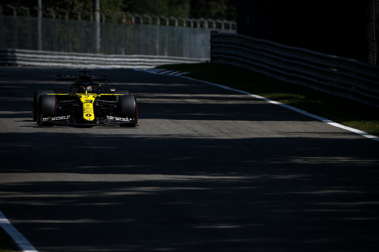 GP ITALIA, Daniel Ricciardo (AUS), Renault F1 Team 
05.09.2020. Formula 1 World Championship, Rd 8, Italian Grand Prix, Monza, Italy, Qualifiche Day.
- www.xpbimages.com, EMail: requests@xpbimages.com - copy of publication required for printed pictures. Every used picture is fee-liable. ¬© Copyright: Charniaux / XPB Images