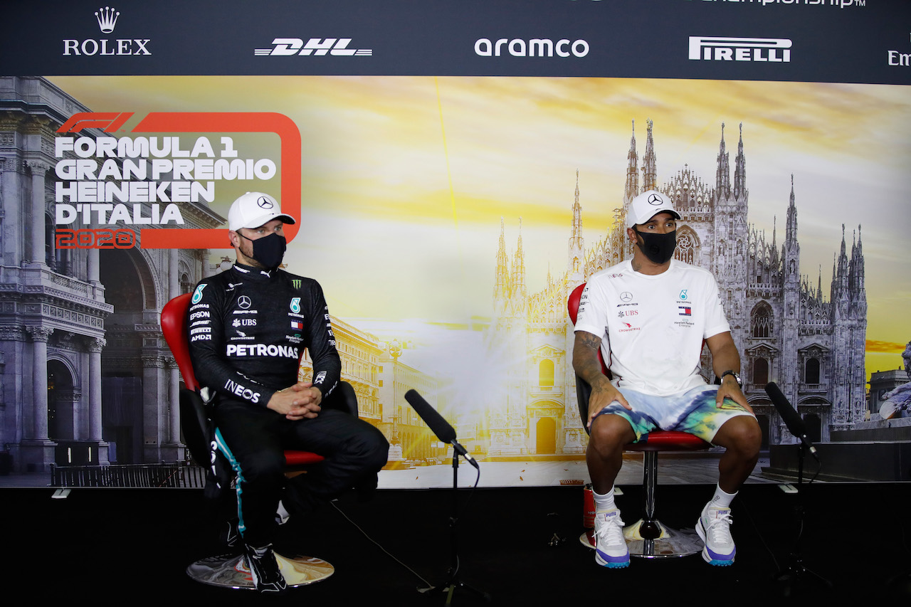 GP ITALIA, (L to R): Valtteri Bottas (FIN) Mercedes AMG F1 e Lewis Hamilton (GBR) Mercedes AMG F1 in the post qualifying FIA Press Conference.
05.09.2020. Formula 1 World Championship, Rd 8, Italian Grand Prix, Monza, Italy, Qualifiche Day.
- www.xpbimages.com, EMail: requests@xpbimages.com - copy of publication required for printed pictures. Every used picture is fee-liable. © Copyright: FIA Pool Image for Editorial Use Only