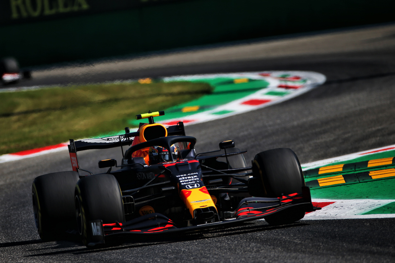 GP ITALIA, Alexander Albon (THA) Red Bull Racing RB16.
04.09.2020. Formula 1 World Championship, Rd 8, Italian Grand Prix, Monza, Italy, Practice Day.
- www.xpbimages.com, EMail: requests@xpbimages.com © Copyright: Batchelor / XPB Images